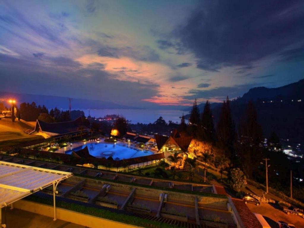 Hotel Niagara Parapat Kültér fotó