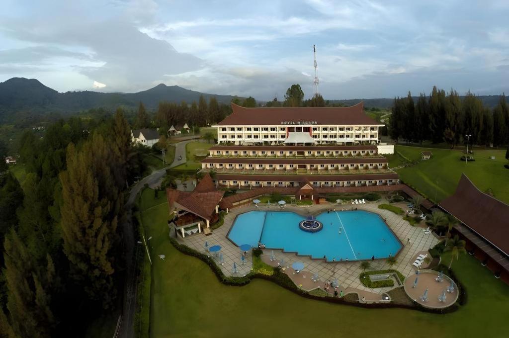 Hotel Niagara Parapat Kültér fotó