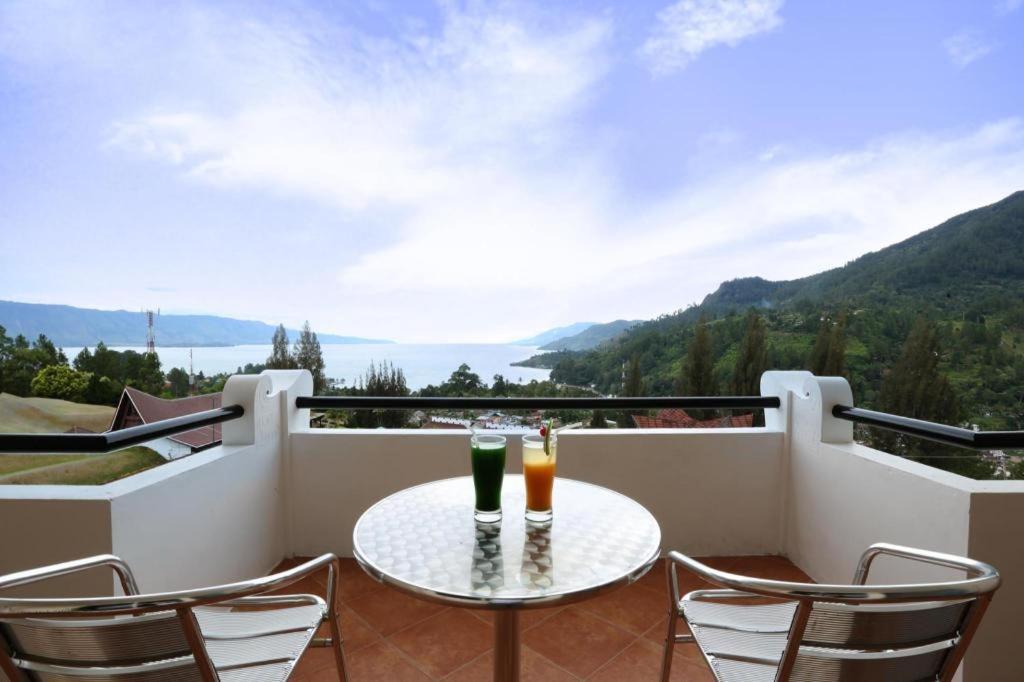Hotel Niagara Parapat Kültér fotó
